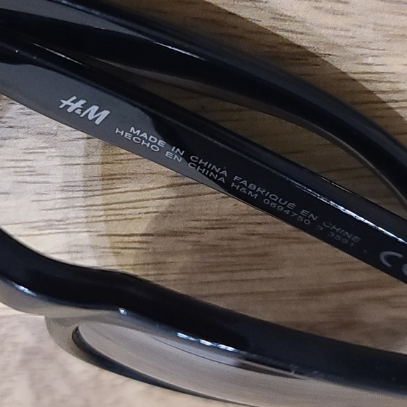 H&M kids black mirrored sunglasses - Picture 2 of 4
